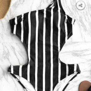 Cupshe one-shoulder women’s bathing suit